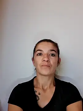 Snapshot of alinaalinutzq chatting on November 1, 2025, 6:37 am alinaalinutzq online show from November 1, 2025, 6:37 am