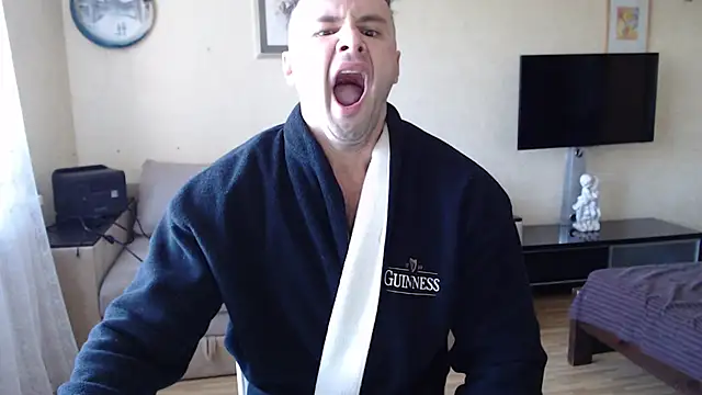 Snapshot of muscle_uncut chatting on October 15, 2025, 8:03 am muscle uncut online show from October 15, 2025, 8:03 am