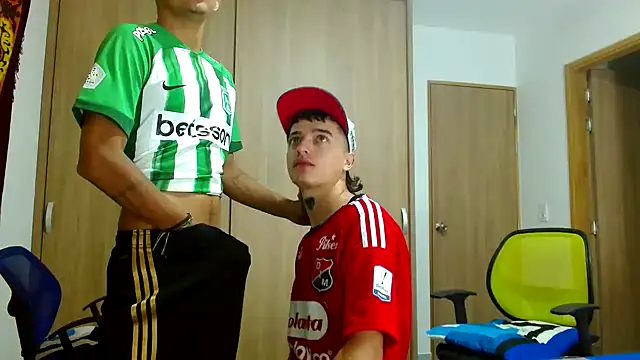 Snapshot of skinny23cm chatting on December 16, 2024, 9:46 am skinny23cm online show from December 16, 2024, 9:46 am