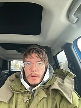 Snapshot of Hungboxer69 chatting on October 31, 2025, 9:05 pm Hungboxer69 online show from October 31, 2025, 9:05 pm