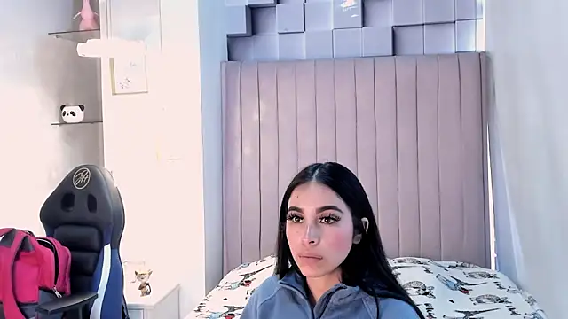 Snapshot of CandySays chatting on October 12, 2025, 12:15 pm CandySays online show from October 12, 2025, 12:15 pm