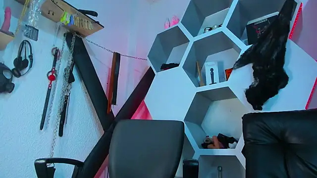 Snapshot of Madame_Deborass chatting on October 14, 2025, 4:46 am Madame Deborass online show from October 14, 2025, 4:46 am