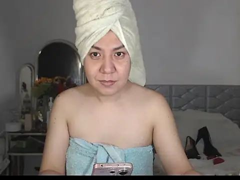 Snapshot of stellahugeX chatting on October 18, 2025, 7:42 am stellahugeX online show from October 18, 2025, 7:42 am