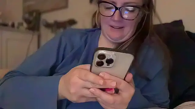 Snapshot of PefectNipz chatting on November 6, 2025, 12:33 am PefectNipz online show from November 6, 2025, 12:33 am