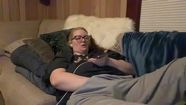 Snapshot of PefectNipz chatting on November 8, 2025, 6:35 am PefectNipz online show from November 8, 2025, 6:35 am