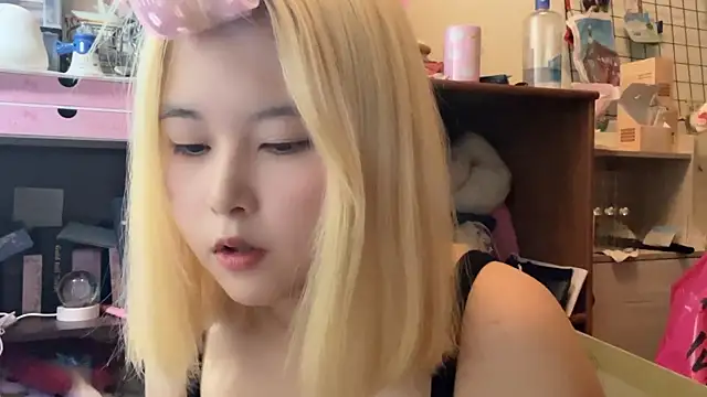 Snapshot of luna51888 chatting on September 9, 2025, 11:43 am luna51888 online show from September 9, 2025, 11:43 am