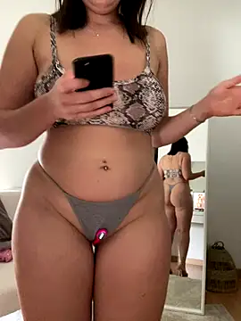 Snapshot of chloedlm5 chatting on October 12, 2025, 10:47 am chloedlm5 online show from October 12, 2025, 10:47 am