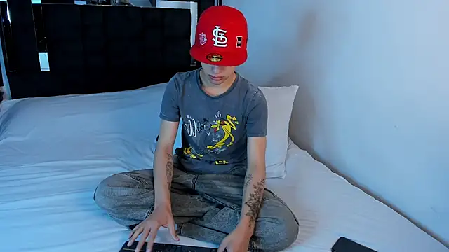 Snapshot of Thiago_Divine_ chatting on September 9, 2025, 12:59 pm Thiago Divine  online show from September 9, 2025, 12:59 pm