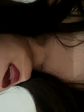 Snapshot of yaraline chatting on October 30, 2025, 8:42 pm yaraline online show from October 30, 2025, 8:42 pm