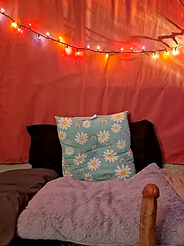 Snapshot of PeachyAriel chatting on October 13, 2025, 1:16 am PeachyAriel online show from October 13, 2025, 1:16 am