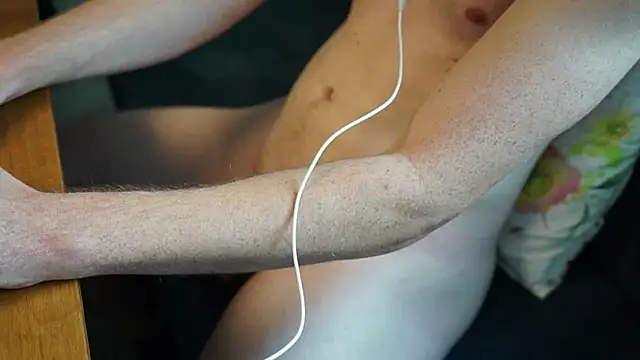 Snapshot of vibewithmee chatting on October 16, 2025, 12:28 pm vibewithmee online show from October 16, 2025, 12:28 pm