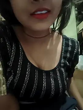 Snapshot of RAYI_Queen_2 chatting on November 5, 2025, 4:34 am RAYI Queen 2 online show from November 5, 2025, 4:34 am