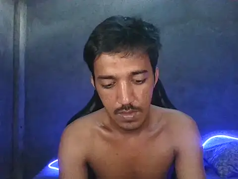 Snapshot of RowyCam chatting on November 3, 2025, 11:59 pm RowyCam online show from November 3, 2025, 11:59 pm