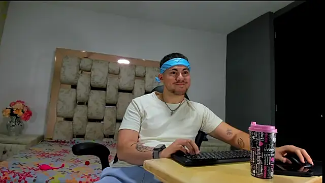 Snapshot of BrunoWalkerr chatting on September 14, 2025, 1:10 pm BrunoWalkerr online show from September 14, 2025, 1:10 pm