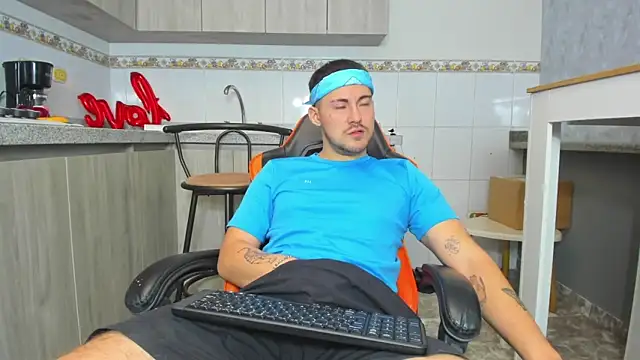Snapshot of BrunoWalkerr chatting on September 16, 2025, 1:01 pm BrunoWalkerr online show from September 16, 2025, 1:01 pm