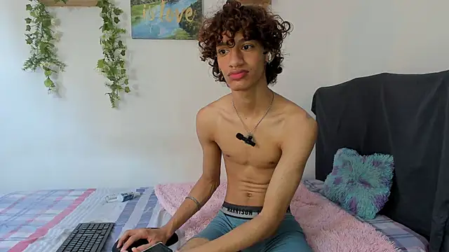 Snapshot of Peterfrost19 chatting on September 10, 2025, 4:18 pm Peterfrost19 online show from September 10, 2025, 4:18 pm