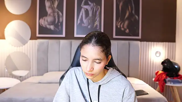 pinkloly online show from October 10, 2025, 7:46 pm