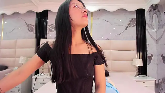 Snapshot of Sophie_Calloway chatting on September 12, 2025, 2:39 pm Sophie Calloway online show from September 12, 2025, 2:39 pm