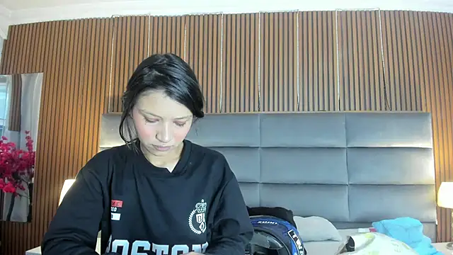 Snapshot of Sophie_Calloway chatting on September 22, 2025, 3:03 pm Sophie Calloway online show from September 22, 2025, 3:03 pm