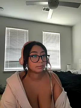 Snapshot of minhaa_gamer chatting on October 3, 2025, 10:18 pm minhaa gamer online show from October 3, 2025, 10:18 pm