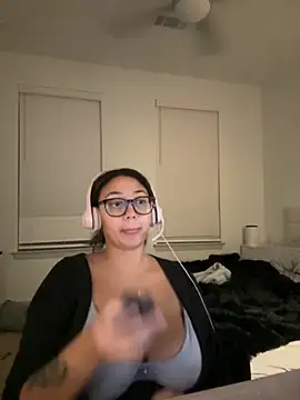 Snapshot of minhaa_gamer chatting on October 5, 2025, 12:03 pm minhaa gamer online show from October 5, 2025, 12:03 pm