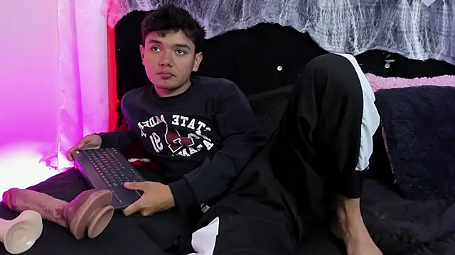 Snapshot of kody_sexy chatting on October 23, 2025, 12:15 pm kody sexy online show from October 23, 2025, 12:15 pm