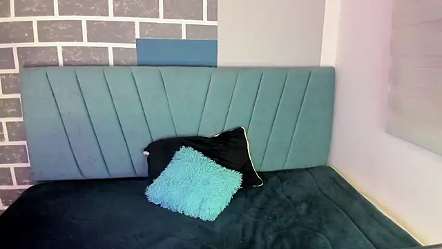 little annee online show from September 14, 2025, 11:37 pm