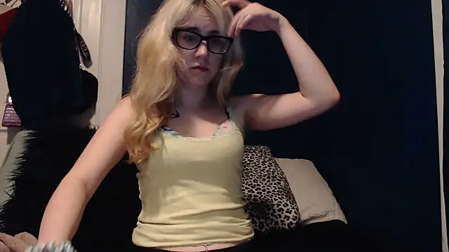 Snapshot of RubySmoke chatting on September 27, 2025, 4:39 am RubySmoke online show from September 27, 2025, 4:39 am