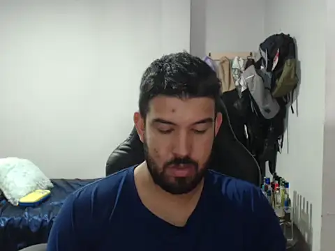 Snapshot of Axel11113 chatting on October 11, 2025, 4:44 am Axel11113 online show from October 11, 2025, 4:44 am