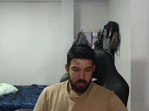 Snapshot of Axel11113 chatting on October 20, 2025, 4:02 am Axel11113 online show from October 20, 2025, 4:02 am