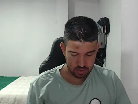 Snapshot of Axel11113 chatting on November 4, 2025, 4:22 am Axel11113 online show from November 4, 2025, 4:22 am