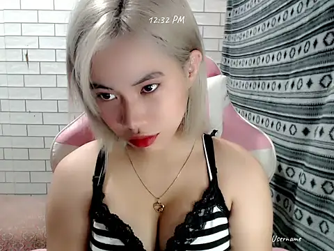 Snapshot of Rainea149 chatting on October 6, 2025, 4:32 am Rainea149 online show from October 6, 2025, 4:32 am