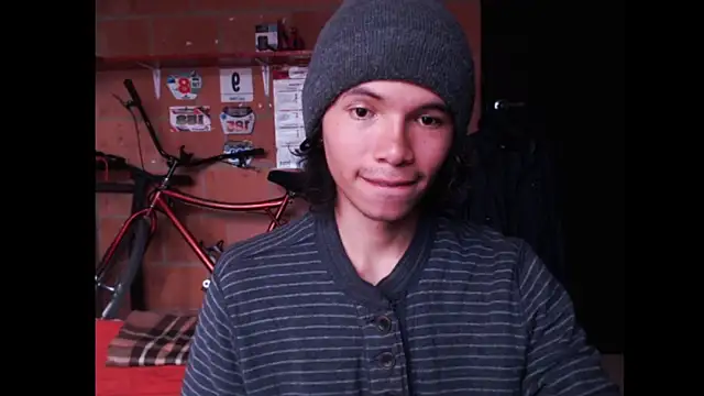 Snapshot of Xoxo_Smiles chatting on September 24, 2025, 8:45 pm Xoxo Smiles online show from September 24, 2025, 8:45 pm