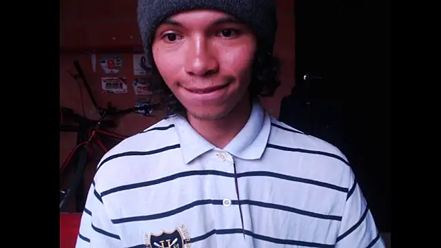 Snapshot of Xoxo_Smiles chatting on September 25, 2025, 3:27 pm Xoxo Smiles online show from September 25, 2025, 3:27 pm