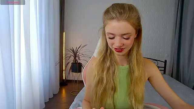 Snapshot of KelsiWest chatting on September 21, 2025, 5:31 am KelsiWest online show from September 21, 2025, 5:31 am