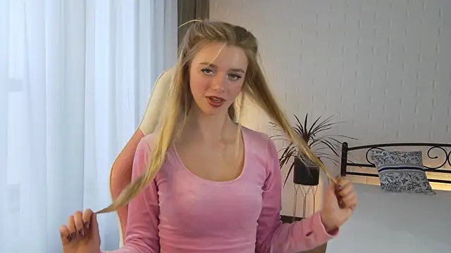 Snapshot of KelsiWest chatting on October 2, 2025, 1:40 pm KelsiWest online show from October 2, 2025, 1:40 pm