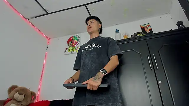 Snapshot of Mateo_Escobar chatting on November 2, 2025, 8:00 pm Mateo Escobar online show from November 2, 2025, 8:00 pm