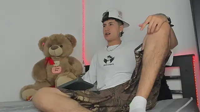 Snapshot of Mateo_Escobar chatting on November 5, 2025, 8:42 pm Mateo Escobar online show from November 5, 2025, 8:42 pm