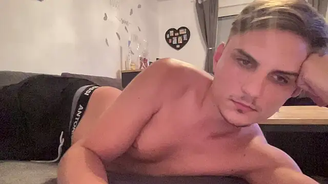 Snapshot of Sweetbooy90 chatting on September 21, 2025, 3:13 pm Sweetbooy90 online show from September 21, 2025, 3:13 pm