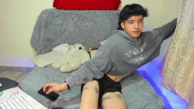 Snapshot of _viollette_ chatting on October 21, 2025, 11:05 pm viollette online show from October 21, 2025, 11:05 pm