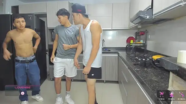 Snapshot of Crazymen_hot chatting on September 23, 2025, 11:19 pm Crazymen hot online show from September 23, 2025, 11:19 pm