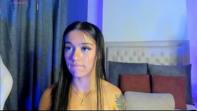 Snapshot of Sammanta_Grey chatting on October 11, 2025, 8:18 pm Sammanta Grey online show from October 11, 2025, 8:18 pm