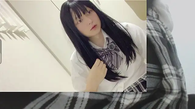 Snapshot of Mia032 chatting on October 12, 2025, 1:32 pm Mia032 online show from October 12, 2025, 1:32 pm