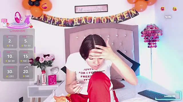 Snapshot of AmelieAndAce chatting on October 8, 2025, 12:58 pm AmelieAndAce online show from October 8, 2025, 12:58 pm