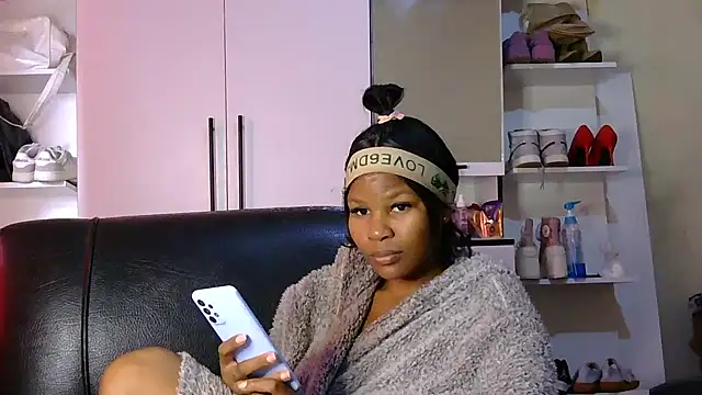 Snapshot of Seductive_Yellow_Titties chatting on September 20, 2025, 10:38 am Seductive Yellow Titties online show from September 20, 2025, 10:38 am