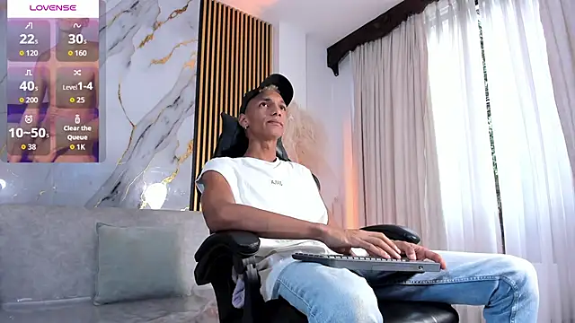 Snapshot of JulienSaint chatting on October 17, 2025, 12:41 pm JulienSaint online show from October 17, 2025, 12:41 pm