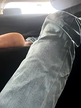 Snapshot of Dickey-B-RSA chatting on November 5, 2025, 10:04 am Dickey-B-RSA online show from November 5, 2025, 10:04 am