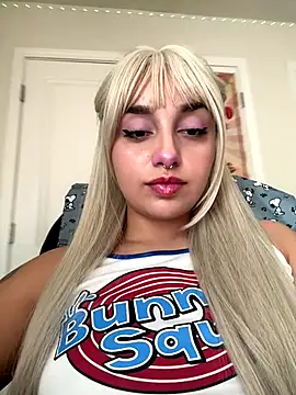 Snapshot of CharmingMaddie chatting on October 3, 2025, 3:53 pm CharmingMaddie online show from October 3, 2025, 3:53 pm