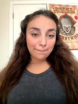 Snapshot of CharmingMaddie chatting on October 4, 2025, 4:27 pm CharmingMaddie online show from October 4, 2025, 4:27 pm