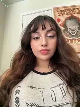 Snapshot of CharmingMaddie chatting on October 14, 2025, 5:03 pm CharmingMaddie online show from October 14, 2025, 5:03 pm